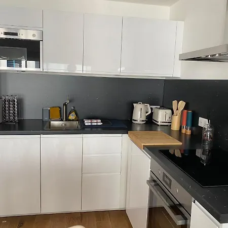Renovated 4 Apartment-parking Next Door And At 700m דירה *