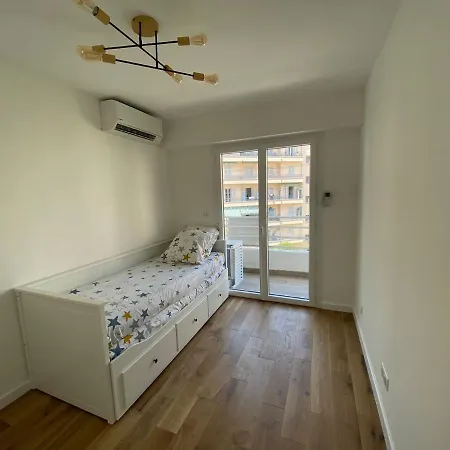 Renovated 4 Apartment-parking Next Door And At 700m Antibes