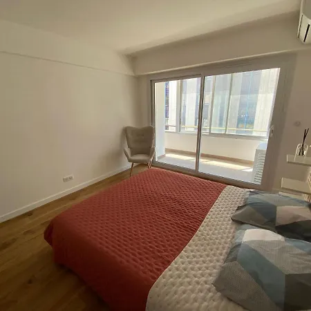 Renovated 4 Apartment-parking Next Door And At 700m Апартаменты