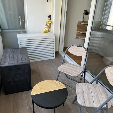Renovated 4 Apartment-parking Next Door And At 700m Antibes