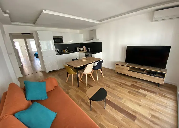 Lägenhet Renovated 4 Apartment-parking Next Door And At 700m Antibes