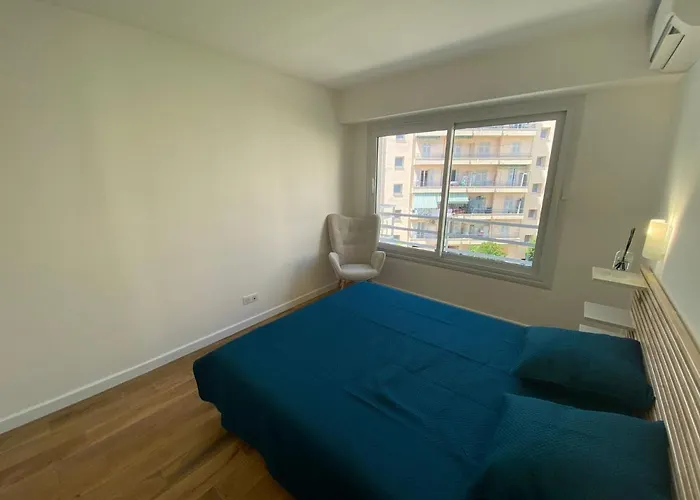 Daire Renovated 4 Apartment-parking Next Door And At 700m *