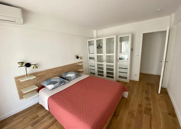 Renovated 4 Apartment-parking Next Door And At 700m Daire Antibes