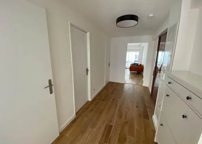 Lägenhet Renovated 4 Apartment-parking Next Door And At 700m *