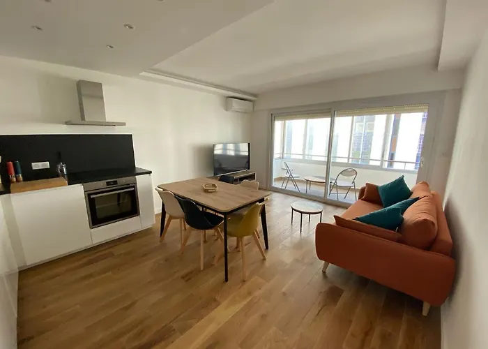 Renovated 4 Apartment-parking Next Door And At 700m * Antibes