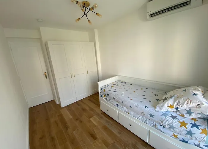 Renovated 4 Apartment-parking Next Door And At 700m Daire *