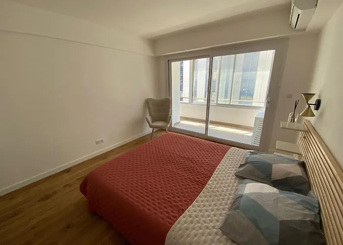 Renovated 4 Apartment-parking Next Door And At 700m Daire