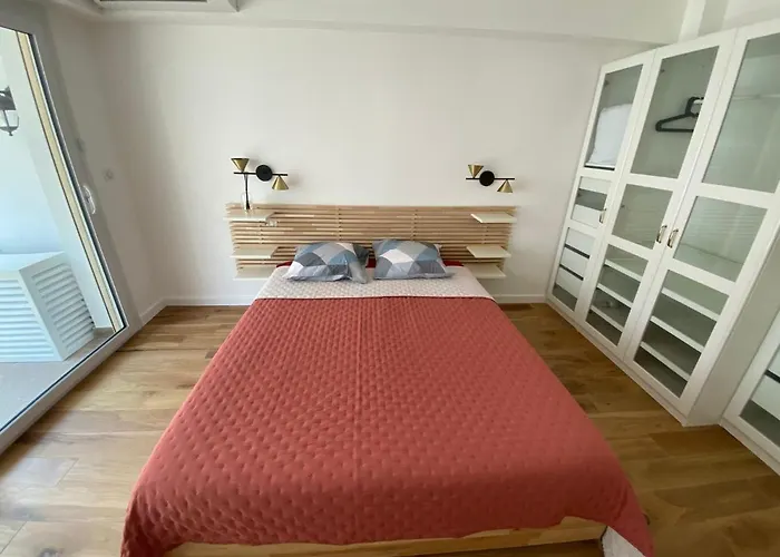 Renovated 4 Apartment-parking Next Door And At 700m * Antibes