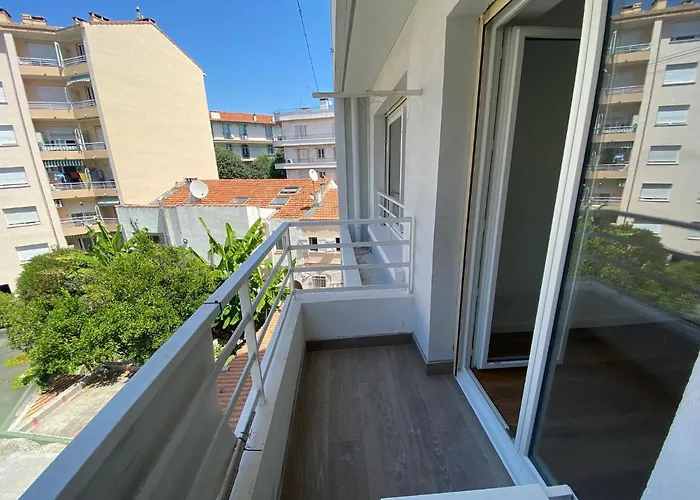 Apartman Renovated 4 Apartment-parking Next Door And At 700m *