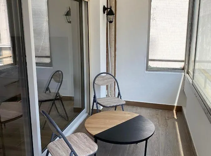 Renovated 4 Apartment-parking Next Door And At 700m *