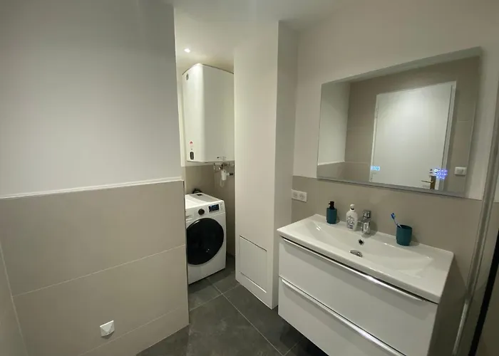 Renovated 4 Apartment-parking Next Door And At 700m *