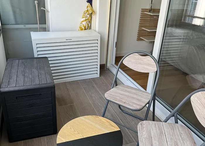 Renovated 4 Apartment-parking Next Door And At 700m Antibes